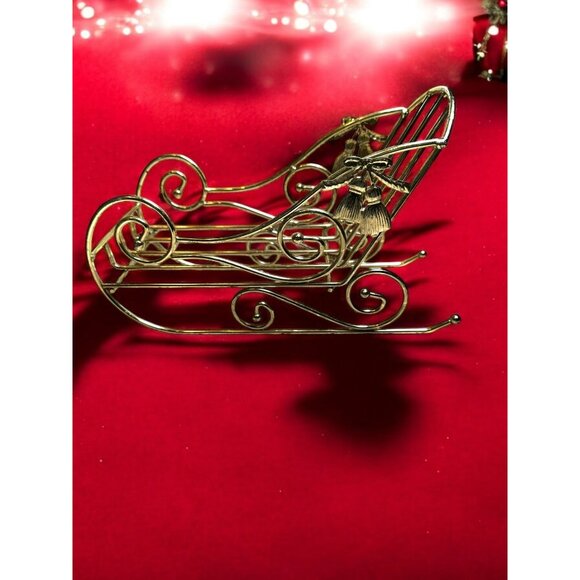 Gold Wire Sleigh Decoration For Holiday & Festive Displays - Picture 6 of 7